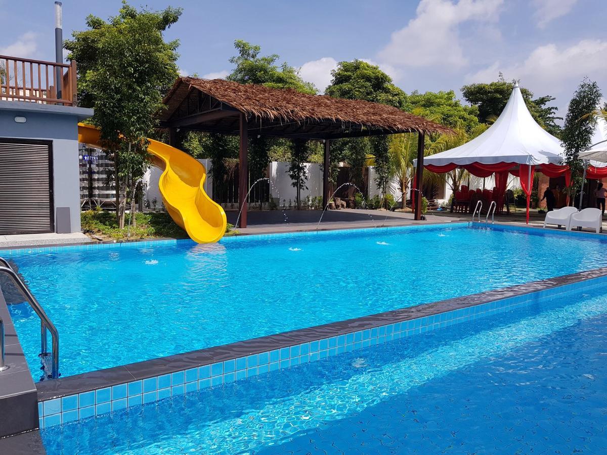 Kluang Container Swimming Pool Hotel Eksteriør billede