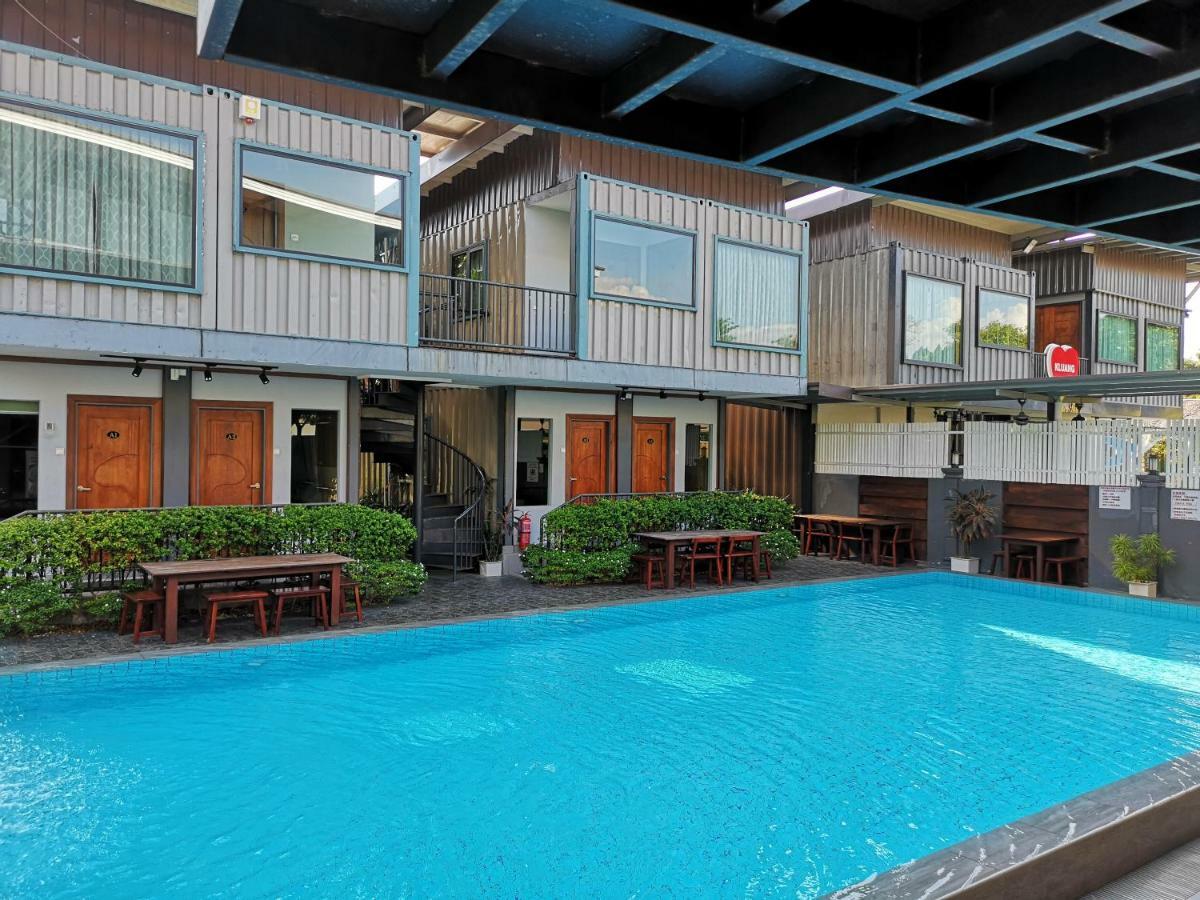 Kluang Container Swimming Pool Hotel Eksteriør billede