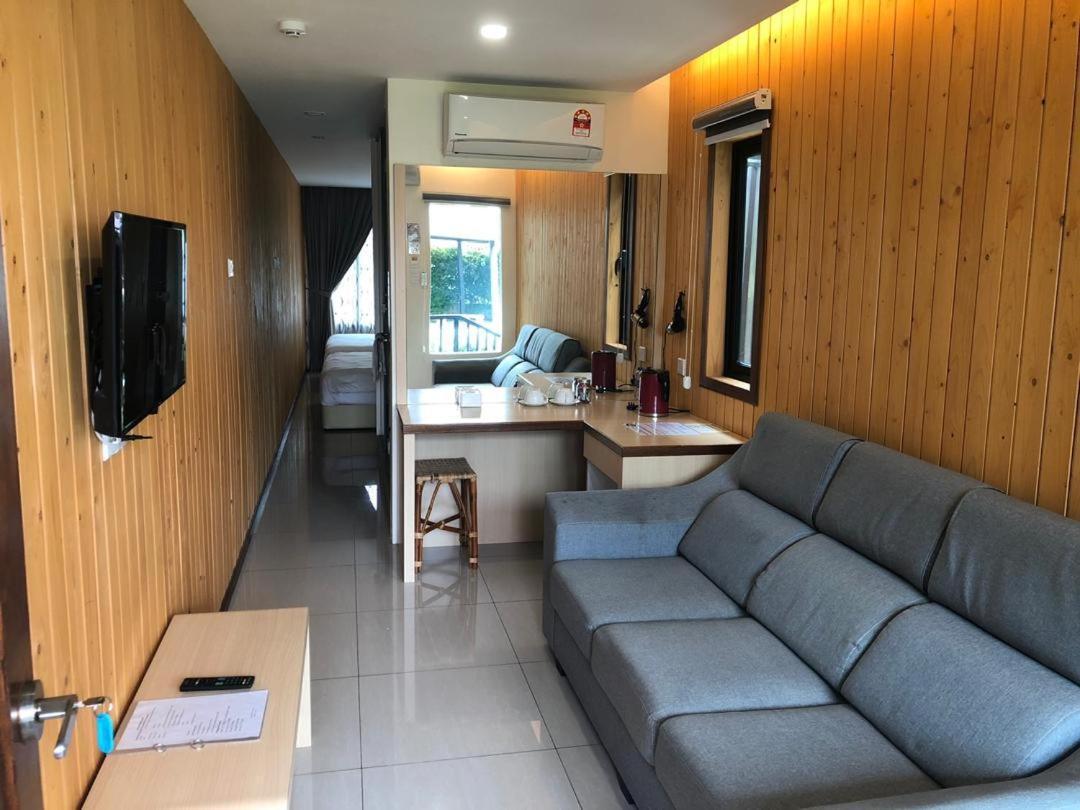 Kluang Container Swimming Pool Hotel Eksteriør billede