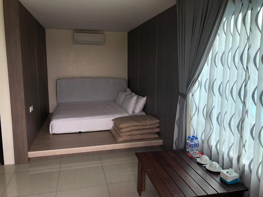 Kluang Container Swimming Pool Hotel Eksteriør billede