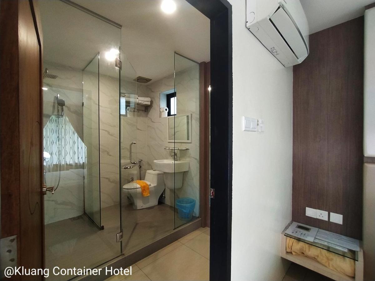 Kluang Container Swimming Pool Hotel Eksteriør billede