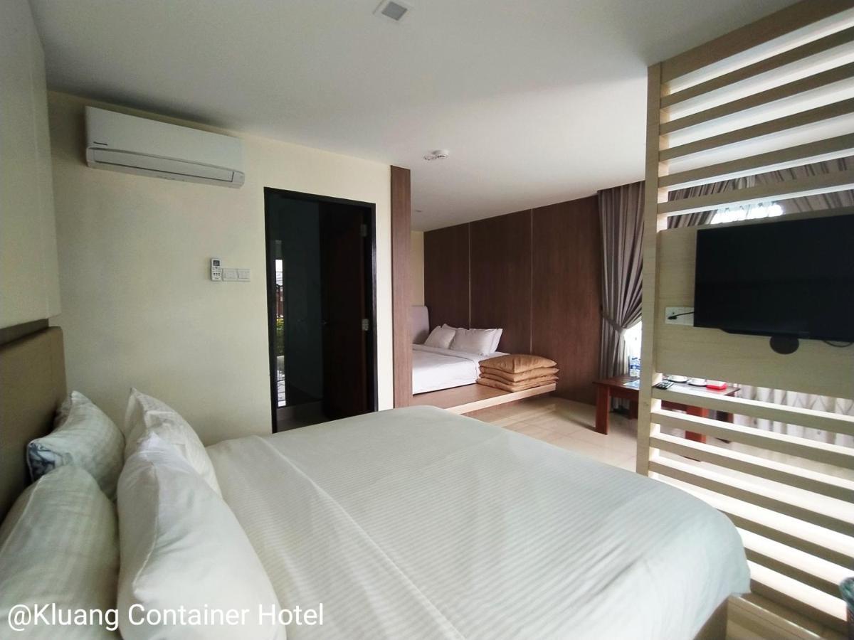 Kluang Container Swimming Pool Hotel Eksteriør billede